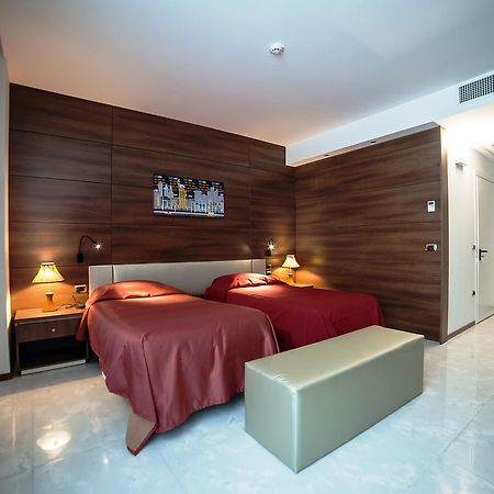 Family Center Hotel بولا المظهر الخارجي الصورة