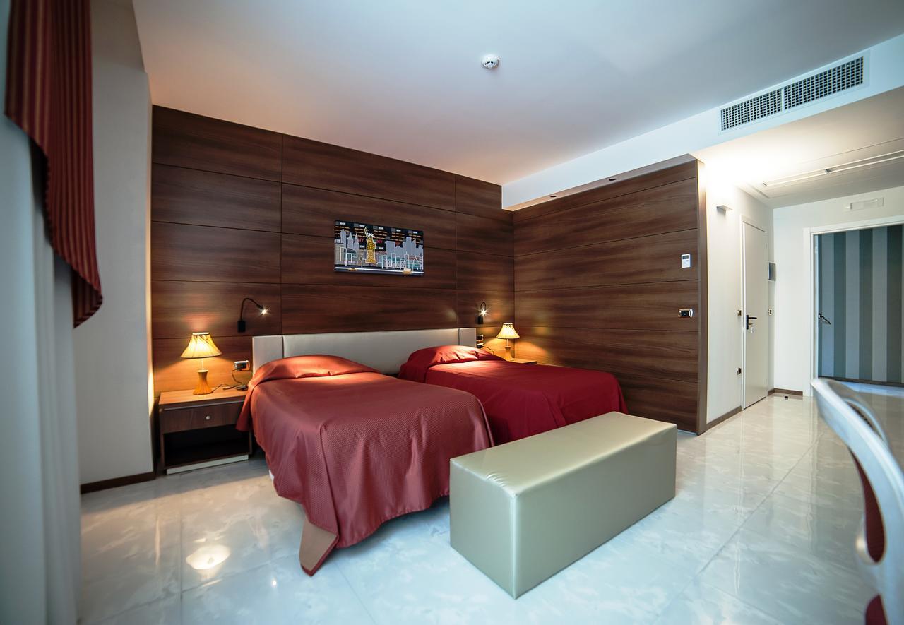 Family Center Hotel بولا المظهر الخارجي الصورة