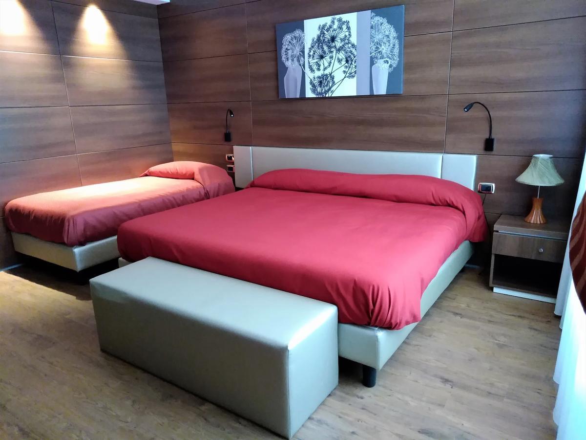 Family Center Hotel بولا المظهر الخارجي الصورة